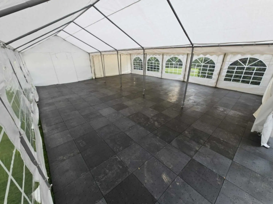 Kunststoffboden   150 m²  
